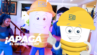 Hombre apagando el aire acondicionado